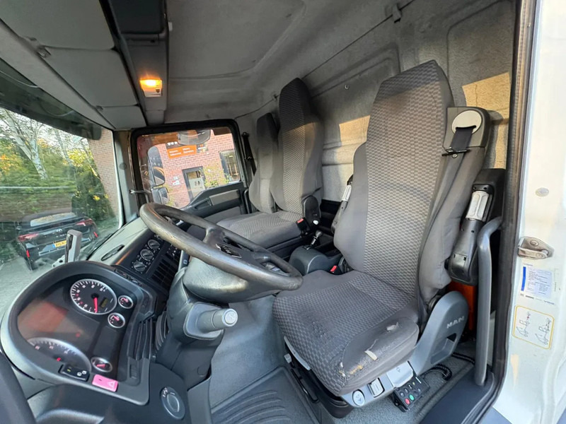 Грузовик с закрытым кузовом MAN TGL 8.240 Cargolift Laadklep NL Truck APK/TUV 02-2026: фото 15 Грузовик с закрытым кузовом MAN TGL 8.240 Cargolift Laadklep NL Truck APK/TUV 02-2026: фото 15