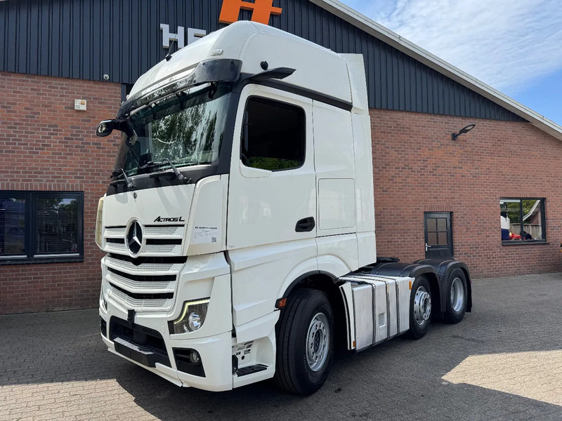 Тягач Mercedes-Benz Actros 2545 6X2 Gigaspace Gestuurde voorloopas NL Truck 327.240KM: фото 1