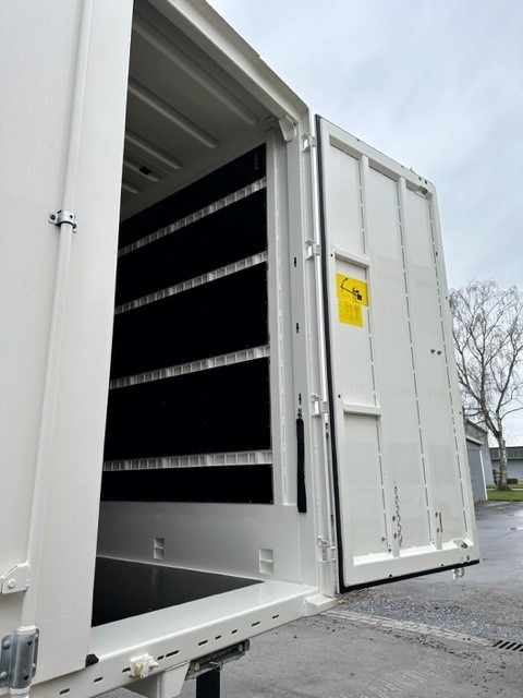 Krone Stahl-Glattwand Wechselkoffer, BDF-System, 7.450 mm lang - Сменный кузов - фургон: фото 4 Krone Stahl-Glattwand Wechselkoffer, BDF-System, 7.450 mm lang - Сменный кузов - фургон: фото 4