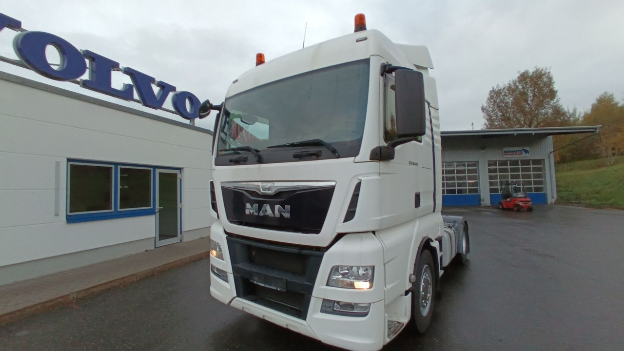 MAN TGX 18:440 FLT XLX 2xTank Klima Spoiler Kühlbox MAN TGX 18:440 FLT XLX 2xTank Klima Spoiler Kühlbox - Тягач: фото 1 MAN TGX 18:440 FLT XLX 2xTank Klima Spoiler Kühlbox MAN TGX 18:440 FLT XLX 2xTank Klima Spoiler Kühlbox - Тягач: фото 1