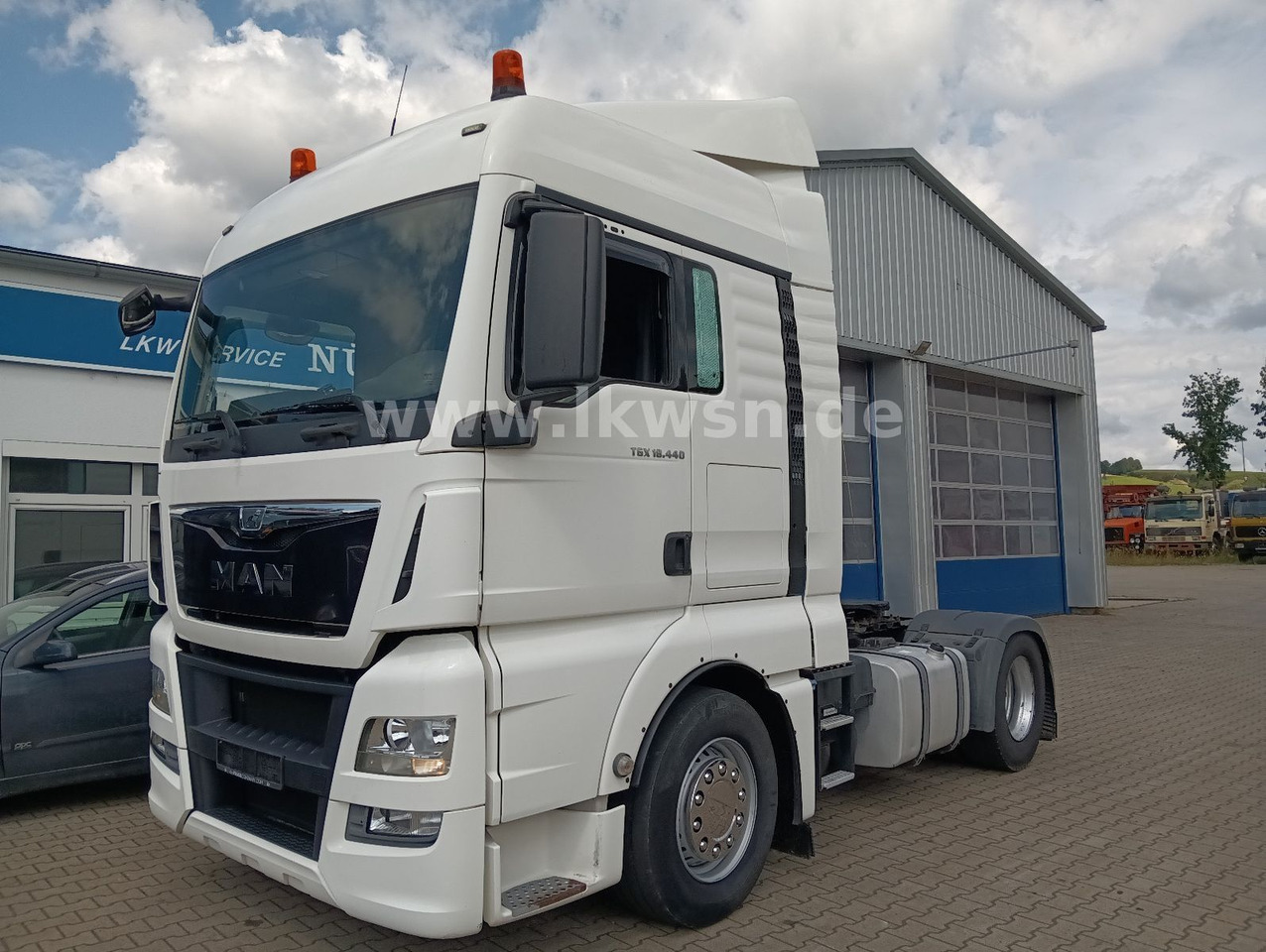 MAN TGX 18:440 FLT XLX 2xTank Klima Spoiler Kühlbox MAN TGX 18:440 FLT XLX 2xTank Klima Spoiler Kühlbox - Тягач: фото 2 MAN TGX 18:440 FLT XLX 2xTank Klima Spoiler Kühlbox MAN TGX 18:440 FLT XLX 2xTank Klima Spoiler Kühlbox - Тягач: фото 2
