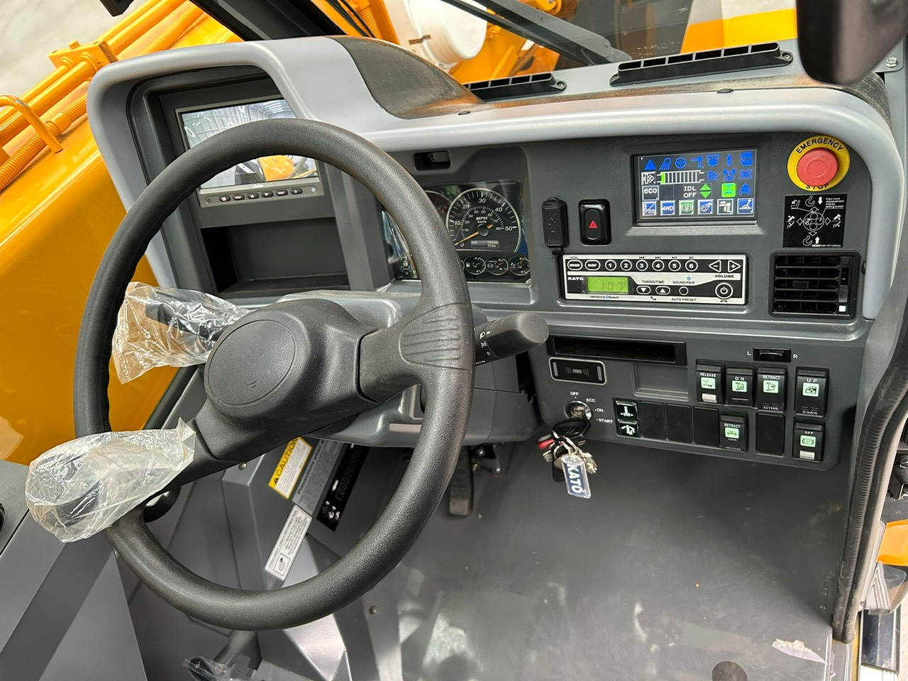 Новый Мобильный кран KATO CR-130Rv - 13 Ton City Crane with Joystick Control: фото 8
