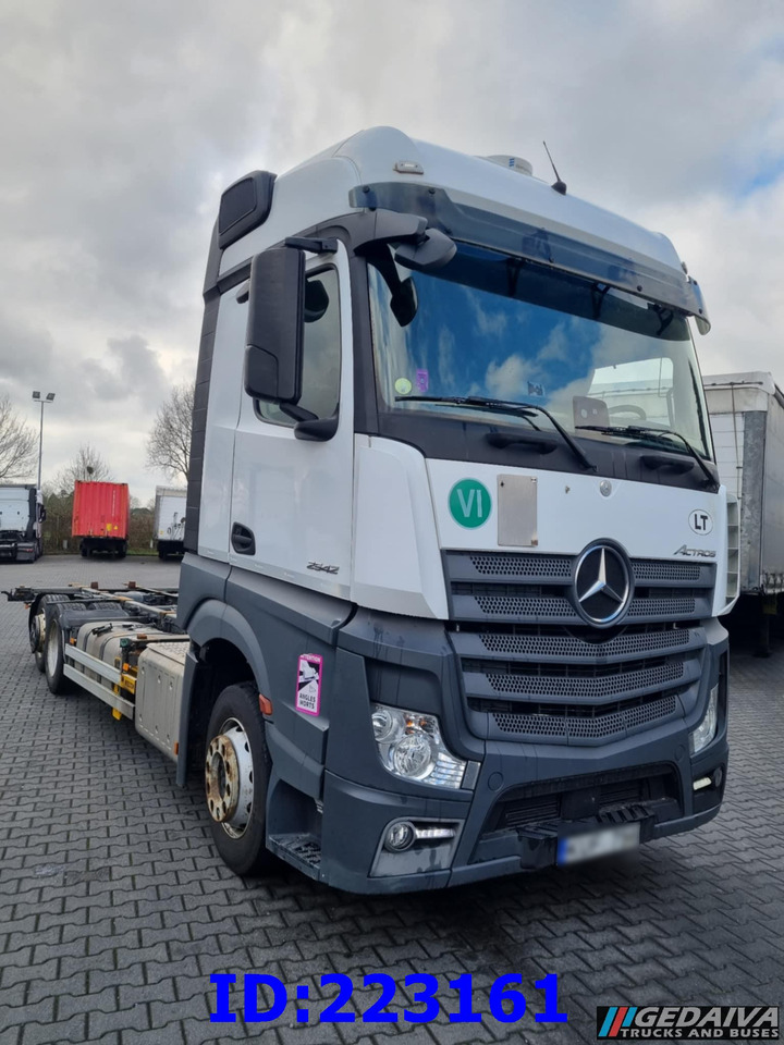 MERCEDES-BENZ Actros 2542 BDF 6x2 Euro6 - Грузовик-шасси: фото 2 MERCEDES-BENZ Actros 2542 BDF 6x2 Euro6 - Грузовик-шасси: фото 2