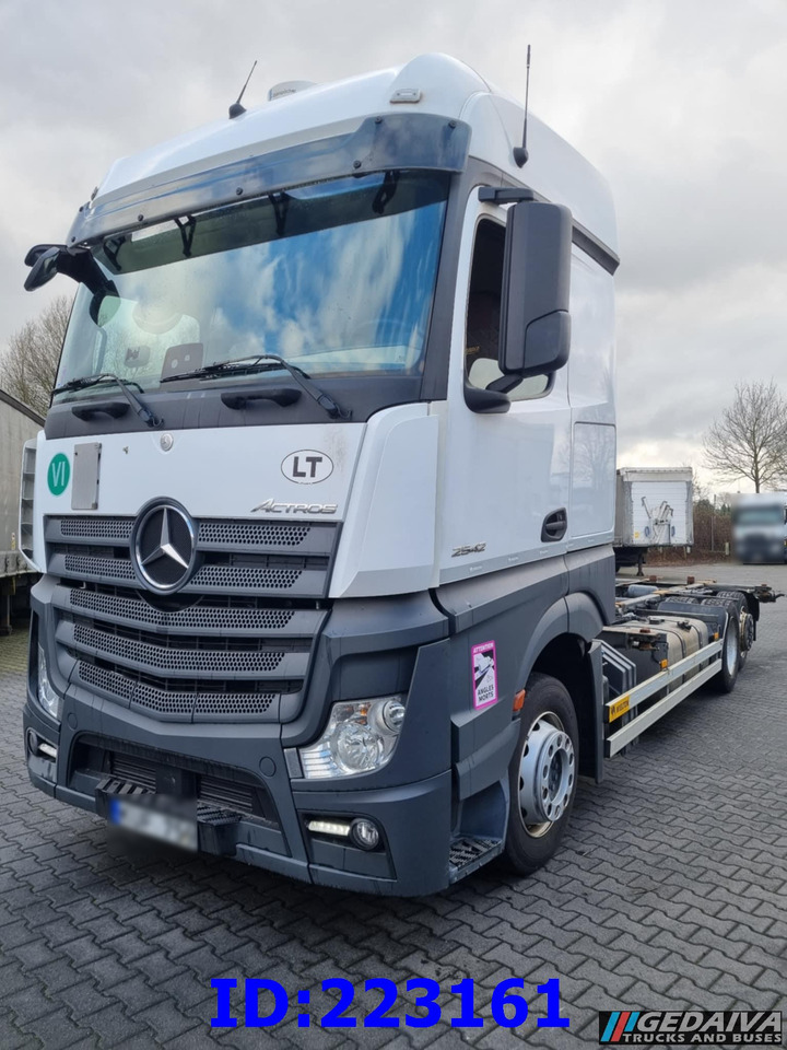 MERCEDES-BENZ Actros 2542 BDF 6x2 Euro6 - Грузовик-шасси: фото 1 MERCEDES-BENZ Actros 2542 BDF 6x2 Euro6 - Грузовик-шасси: фото 1
