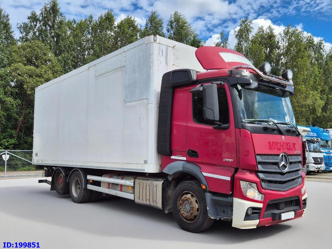 MERCEDES-BENZ Actros 2551 6x2 Euro5 - Грузовик с закрытым кузовом: фото 2 MERCEDES-BENZ Actros 2551 6x2 Euro5 - Грузовик с закрытым кузовом: фото 2