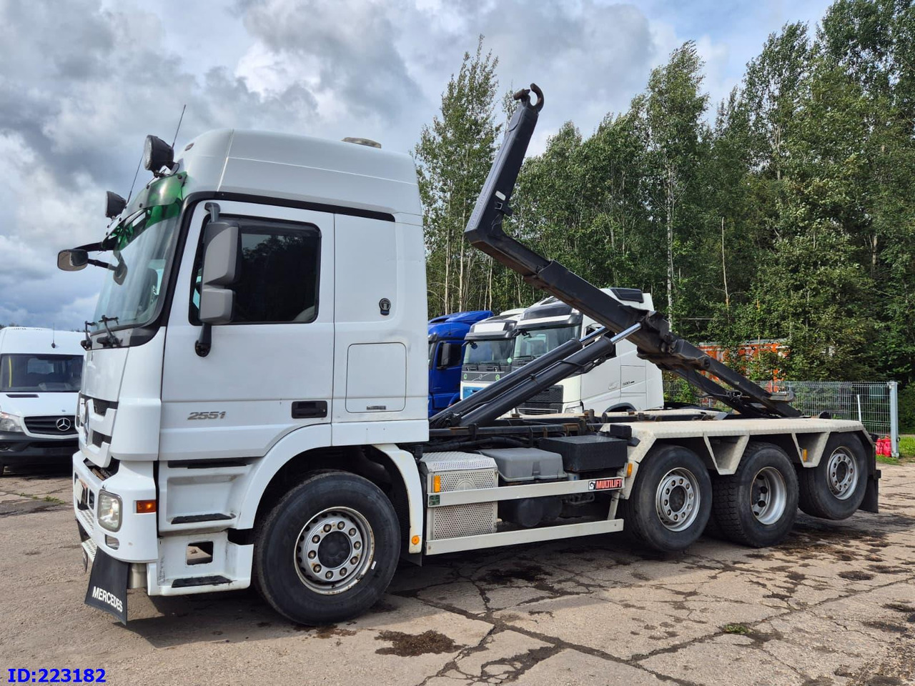 MERCEDES-BENZ Actros 2551 8x2 V8 Retarder - Крюковой мультилифт: фото 1 MERCEDES-BENZ Actros 2551 8x2 V8 Retarder - Крюковой мультилифт: фото 1