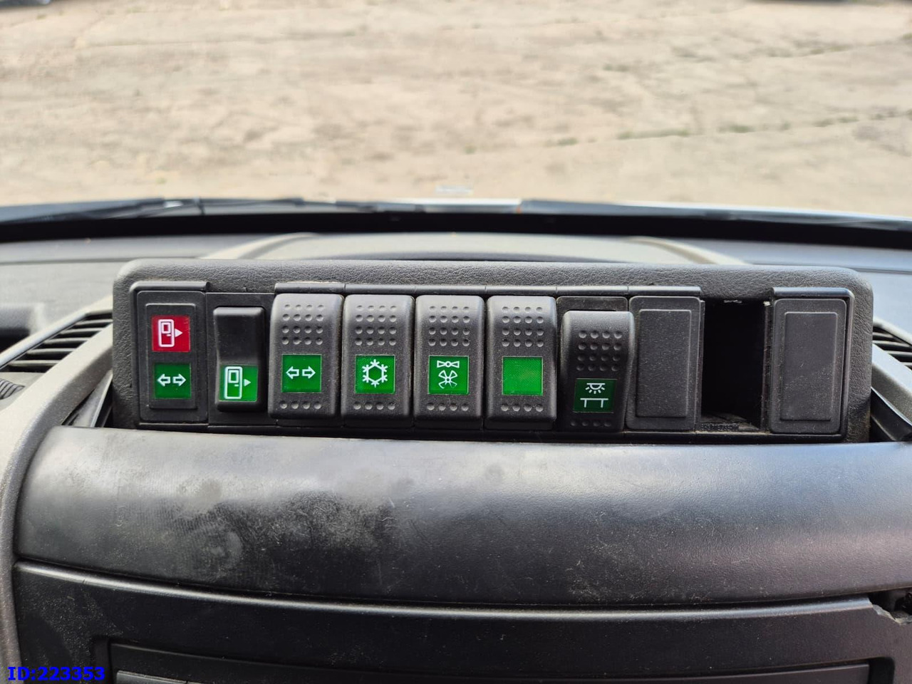 Туристический автобус MERCEDES-BENZ Sprinter 518 - 23 Seater: фото 10