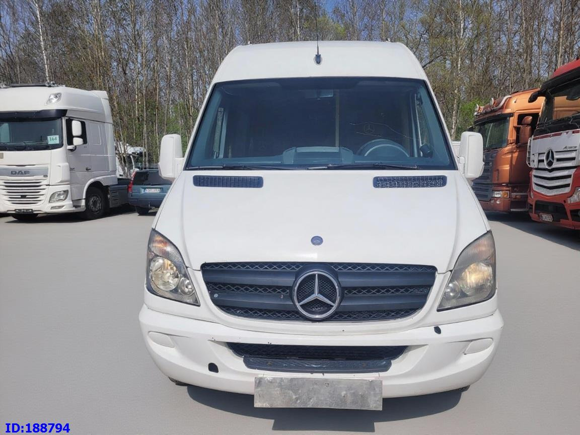 MERCEDES-BENZ Sprinter 518 - Kasten VIP - 20 Seater - Микроавтобус, Пассажирский фургон: фото 2 MERCEDES-BENZ Sprinter 518 - Kasten VIP - 20 Seater - Микроавтобус, Пассажирский фургон: фото 2