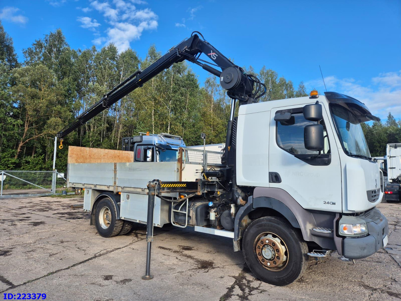 RENAULT Midlum 240.16 4x4 + HIAB 122 E-3 HIDUO - Грузовик бортовой/ Платформа: фото 4 RENAULT Midlum 240.16 4x4 + HIAB 122 E-3 HIDUO - Грузовик бортовой/ Платформа: фото 4