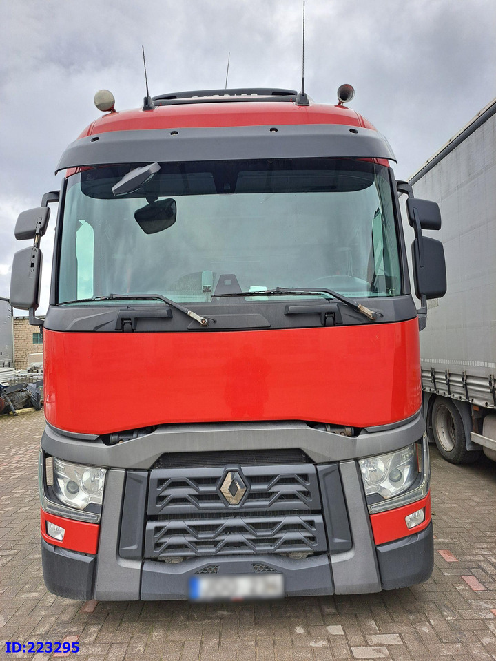RENAULT T 6x2 Euro 6 Refrigerated + Carrier Supra - Рефрижератор: фото 2 RENAULT T 6x2 Euro 6 Refrigerated + Carrier Supra - Рефрижератор: фото 2