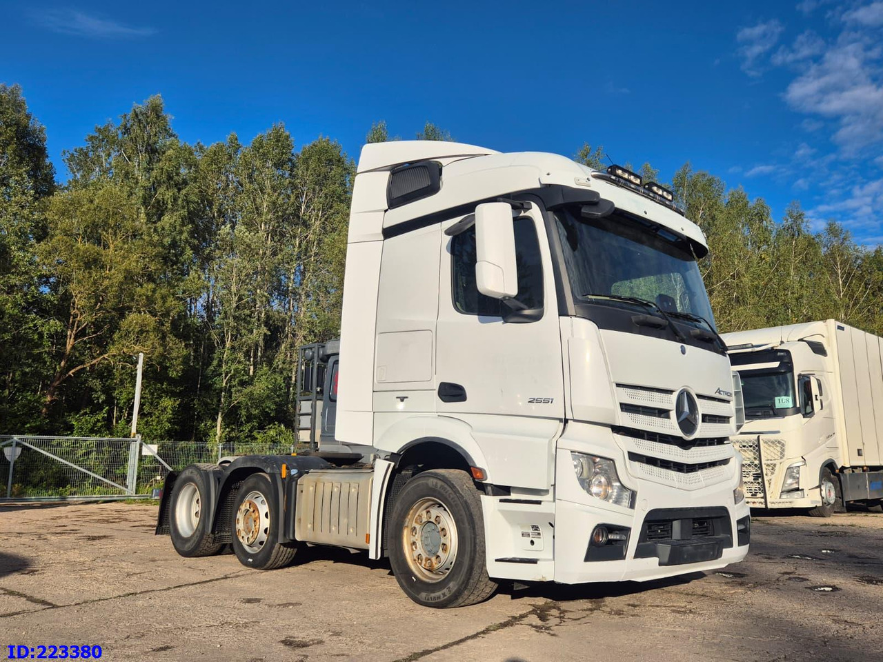MERCEDES-BENZ Actros 2551 6x2 -Steering axle - Euro6 - Тягач: фото 4 MERCEDES-BENZ Actros 2551 6x2 -Steering axle - Euro6 - Тягач: фото 4