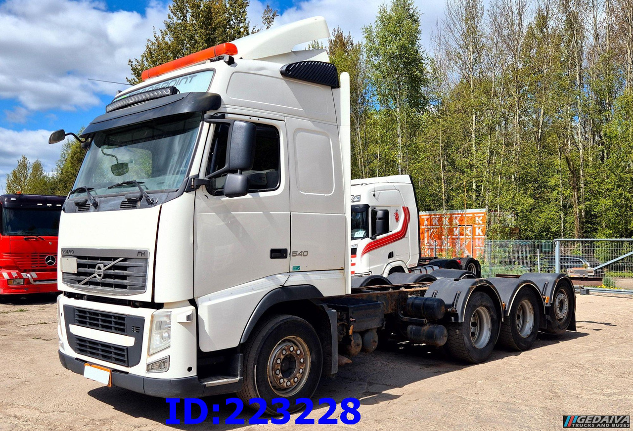 VOLVO FH13 540HP 8X4 Euro5 - Грузовик-шасси: фото 1 VOLVO FH13 540HP 8X4 Euro5 - Грузовик-шасси: фото 1