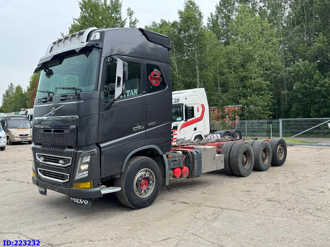 VOLVO FH16 700HP 8X4 Big Axles - Грузовик-шасси: фото 1 VOLVO FH16 700HP 8X4 Big Axles - Грузовик-шасси: фото 1