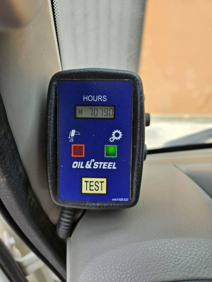 OIL&STEEL Snake 21.12 - Грузовик с подъемником: фото 3 OIL&STEEL Snake 21.12 - Грузовик с подъемником: фото 3