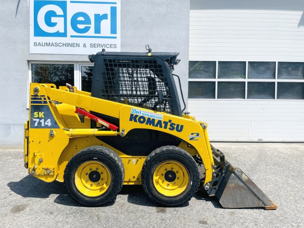 Komatsu SK714 (4012) - Мини-погрузчик с бортовым поворотом: фото 2 Komatsu SK714 (4012) - Мини-погрузчик с бортовым поворотом: фото 2