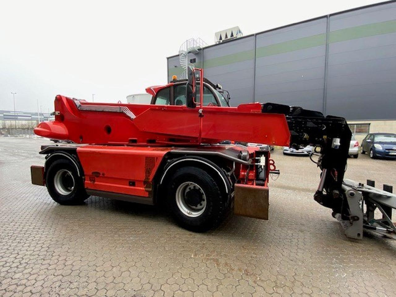 Manitou MRT2470P+ ST4 - Телескопический погрузчик: фото 4 Manitou MRT2470P+ ST4 - Телескопический погрузчик: фото 4