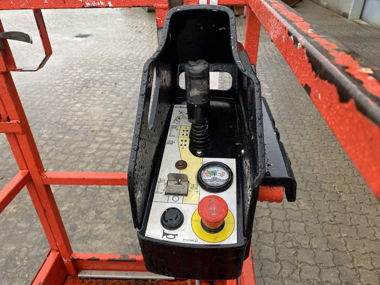 Skyjack SJ16 - Вертикальный мачтовый подъемник: фото 3 Skyjack SJ16 - Вертикальный мачтовый подъемник: фото 3