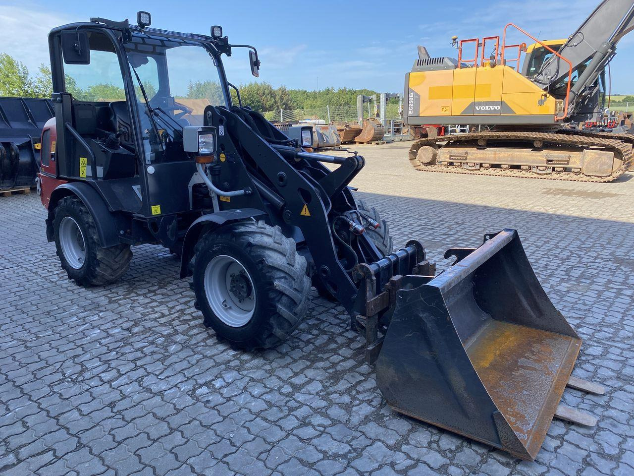 Weidemann 2070 - Компактный фронтальный погрузчик: фото 5 Weidemann 2070 - Компактный фронтальный погрузчик: фото 5