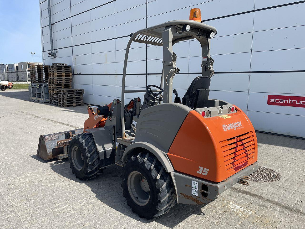Weycor AR35 Agrar Light - Компактный фронтальный погрузчик: фото 2 Weycor AR35 Agrar Light - Компактный фронтальный погрузчик: фото 2