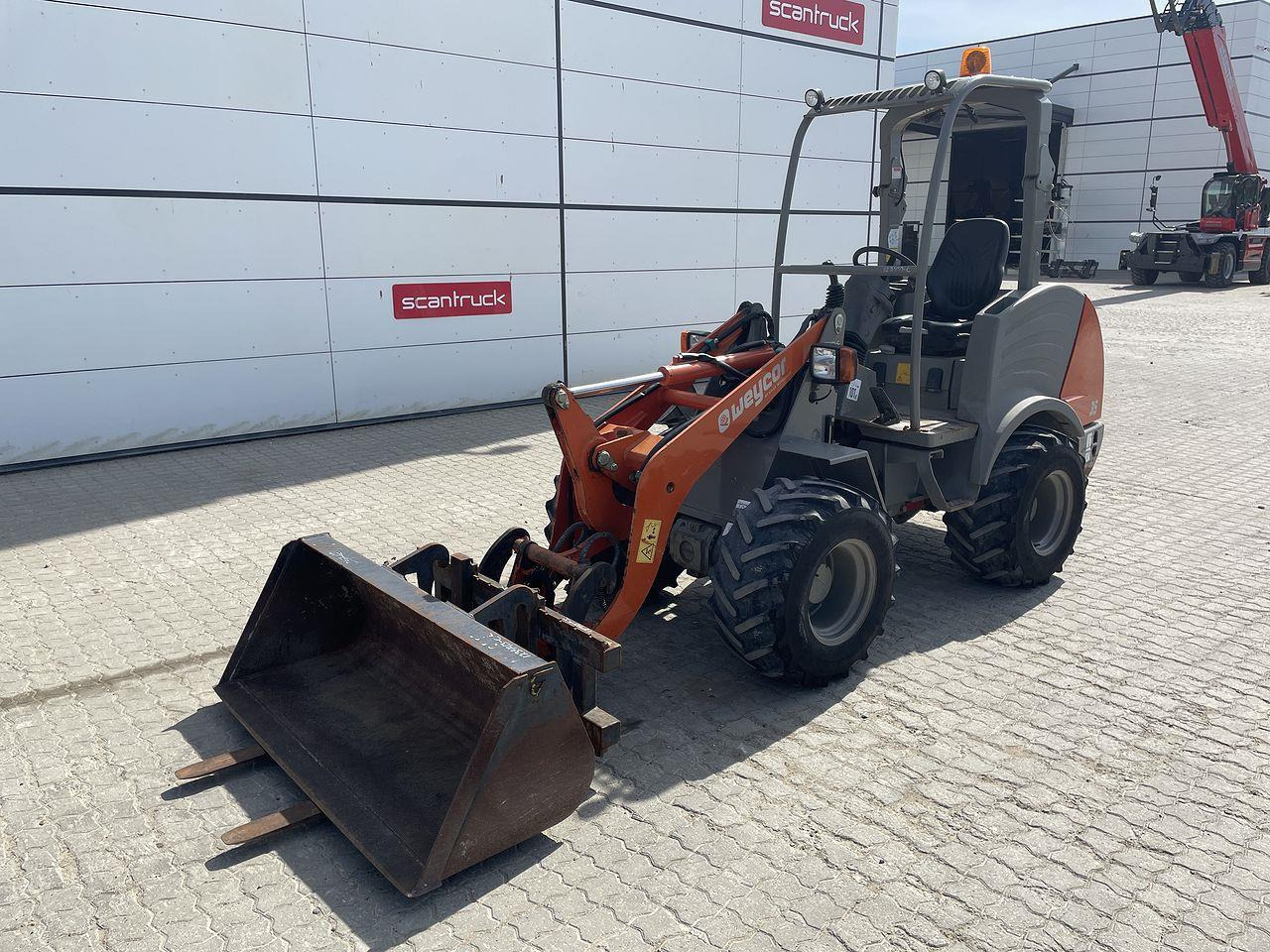 Weycor AR35 Agrar Light - Компактный фронтальный погрузчик: фото 1 Weycor AR35 Agrar Light - Компактный фронтальный погрузчик: фото 1
