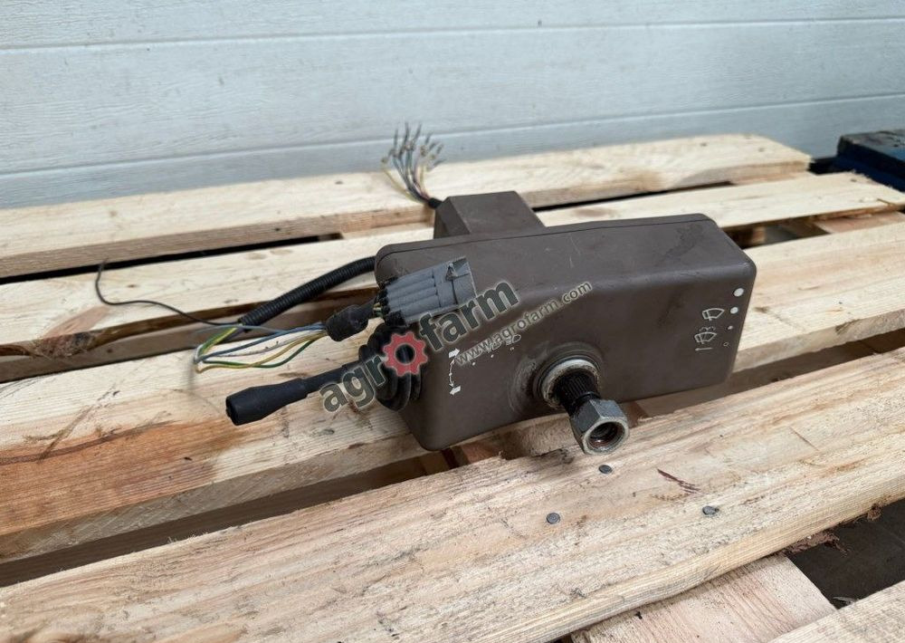 Moduł multifunkcyjny, John Deere 6155M - Электрическая система: фото 1 Moduł multifunkcyjny, John Deere 6155M - Электрическая система: фото 1