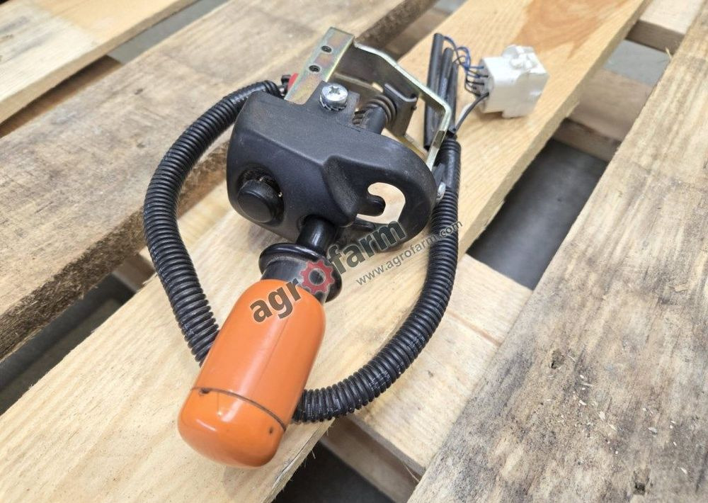 Przełącznik rewersu Valtra T171, T181, T191, 8550 - Электрическая система: фото 2 Przełącznik rewersu Valtra T171, T181, T191, 8550 - Электрическая система: фото 2