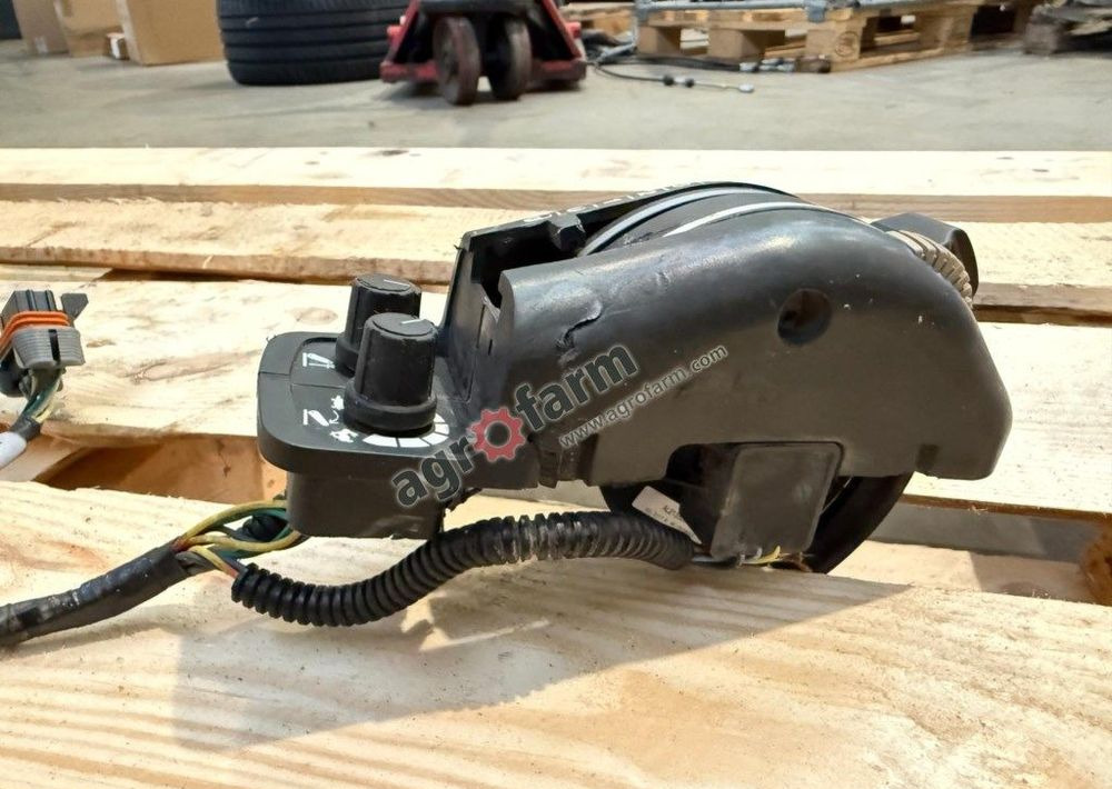 Sterownik EHR John deere 6155M - Электрическая система: фото 2 Sterownik EHR John deere 6155M - Электрическая система: фото 2