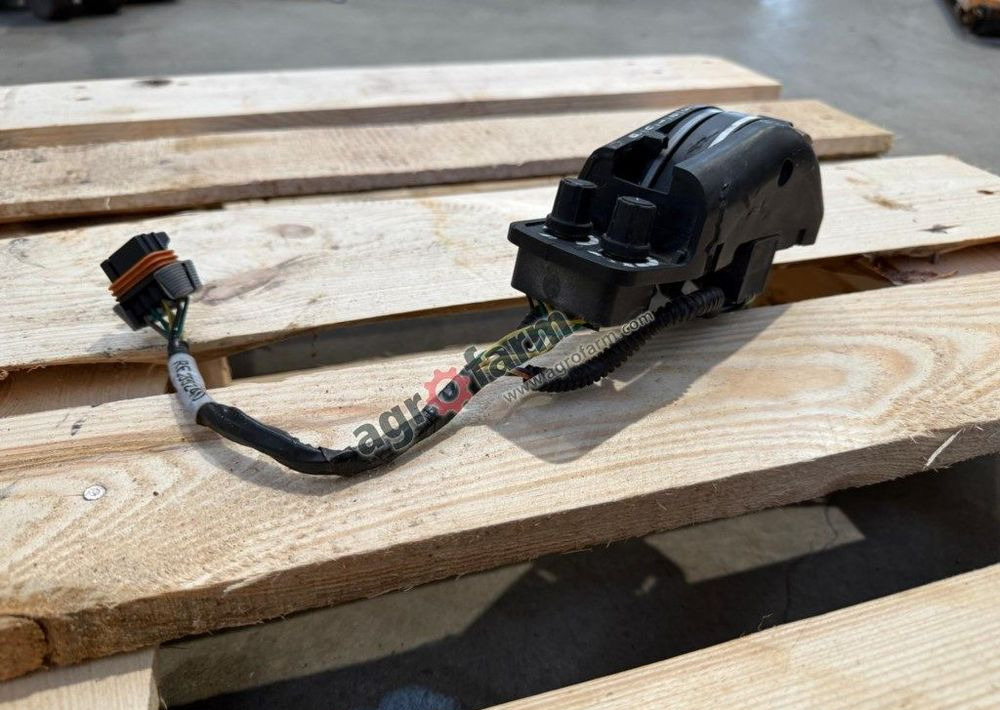 Sterownik EHR John deere 6155M - Электрическая система: фото 3 Sterownik EHR John deere 6155M - Электрическая система: фото 3