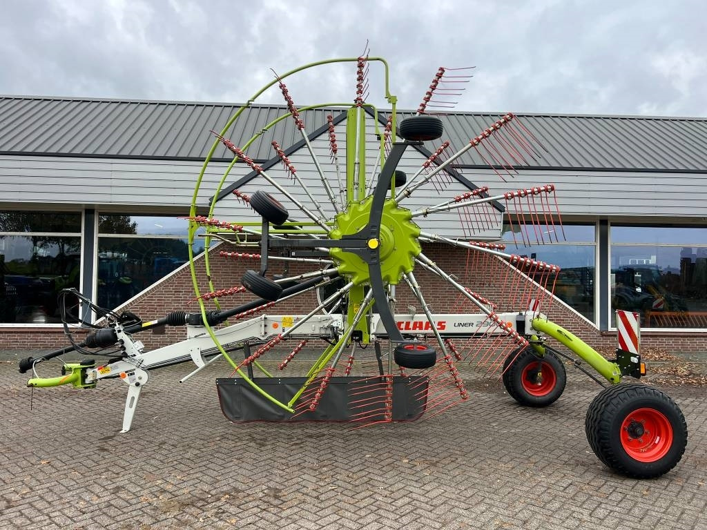Claas Liner 2900 - Сеноворошилка: фото 2 Claas Liner 2900 - Сеноворошилка: фото 2