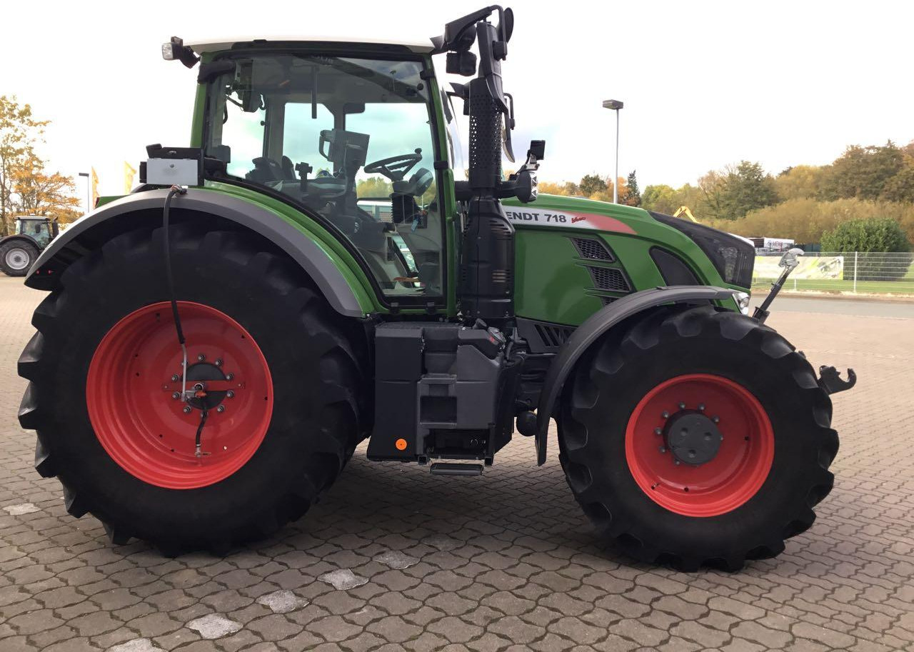 Fendt 718 S4 Vario ProfiPlus - Трактор: фото 4 Fendt 718 S4 Vario ProfiPlus - Трактор: фото 4