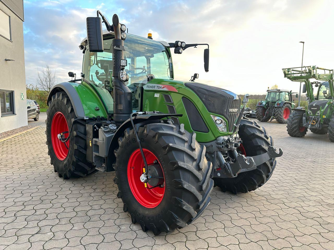 Fendt 724 Vario S4ProfiPlus - Трактор: фото 3 Fendt 724 Vario S4ProfiPlus - Трактор: фото 3