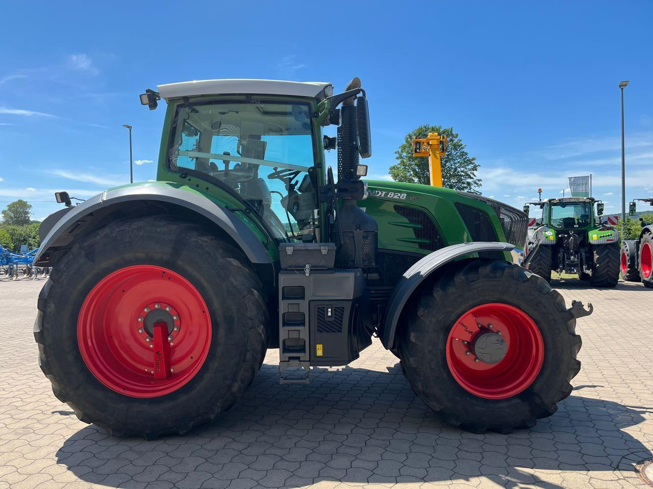 Fendt 828 Vario S4 ProfiPlus - Трактор: фото 2 Fendt 828 Vario S4 ProfiPlus - Трактор: фото 2