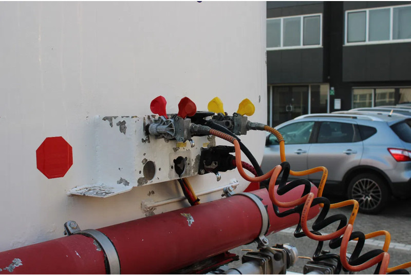 Atcomex + 3 AXEL + 32.000 ltr Fuel transport - Полуприцеп-цистерна: фото 3 Atcomex + 3 AXEL + 32.000 ltr Fuel transport - Полуприцеп-цистерна: фото 3