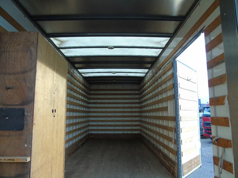 Renault D 220 + special lift + 165km! - Грузовик с закрытым кузовом: фото 4 Renault D 220 + special lift + 165km! - Грузовик с закрытым кузовом: фото 4