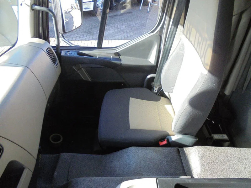 Грузовик с закрытым кузовом Renault Premium 270DXI + EURO 5 + ENGINE BRAKE: фото 18 Грузовик с закрытым кузовом Renault Premium 270DXI + EURO 5 + ENGINE BRAKE: фото 18