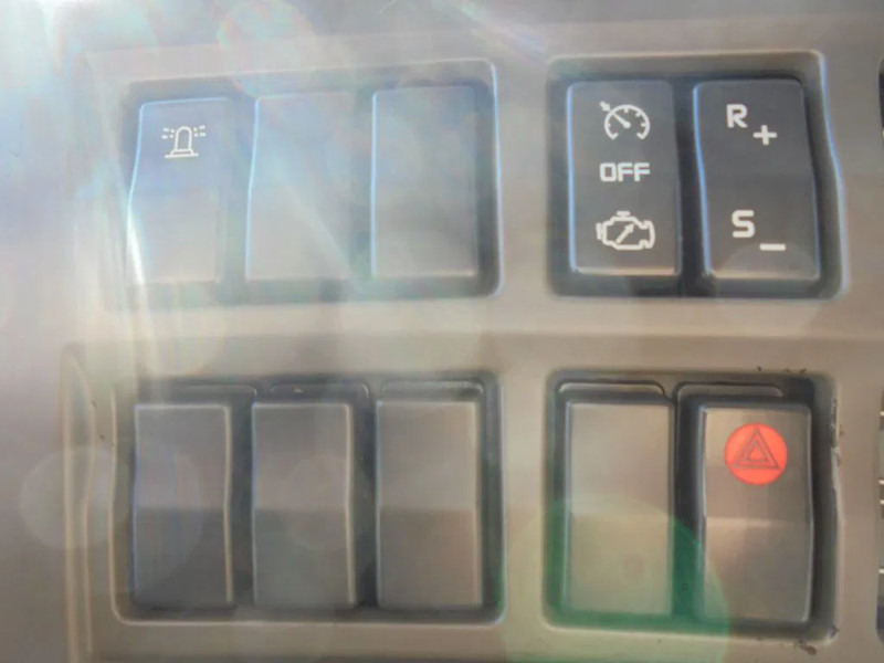 Грузовик с закрытым кузовом Renault Premium 270DXI + EURO 5 + ENGINE BRAKE: фото 20 Грузовик с закрытым кузовом Renault Premium 270DXI + EURO 5 + ENGINE BRAKE: фото 20