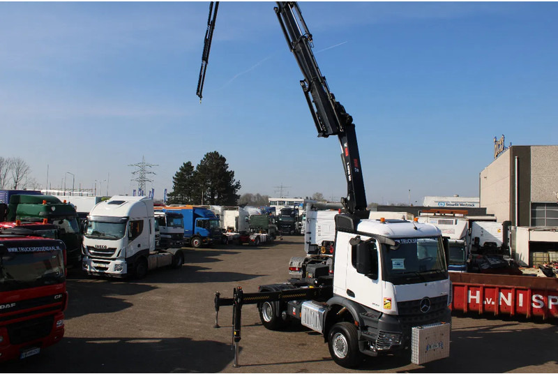 Mercedes-Benz Arocs 2051 + 4X4 + HIAB 302 E6 / JIB 70 X 4 + 10 EXTENTSIONS / NEW!! - Тягач: фото 3 Mercedes-Benz Arocs 2051 + 4X4 + HIAB 302 E6 / JIB 70 X 4 + 10 EXTENTSIONS / NEW!! - Тягач: фото 3
