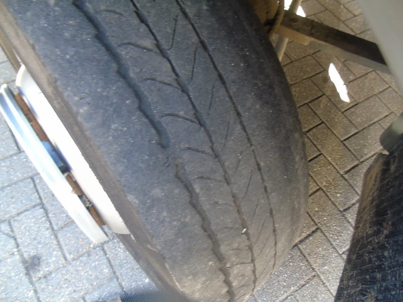 Грузовик с закрытым кузовом Volvo FL 250 + euro 6 + lift + 12T: фото 6