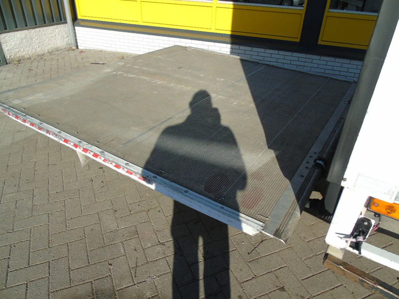 Грузовик с закрытым кузовом Volvo FL 250 + euro 6 + lift + 12T: фото 8