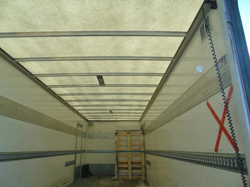 Грузовик с закрытым кузовом Volvo FL 250 + euro 6 + lift + 12T: фото 9