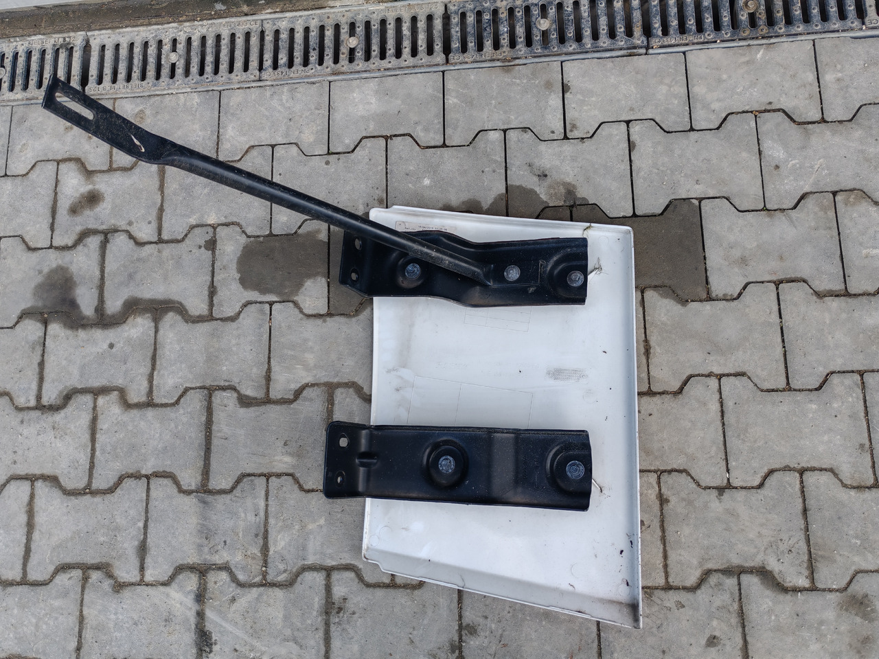 RENAULT RANGE T EURO 6 / HIGH CAB / RIGHT SPOILER EXTENDER - Аэродинамика/ Спойлеры: фото 5 RENAULT RANGE T EURO 6 / HIGH CAB / RIGHT SPOILER EXTENDER - Аэродинамика/ Спойлеры: фото 5