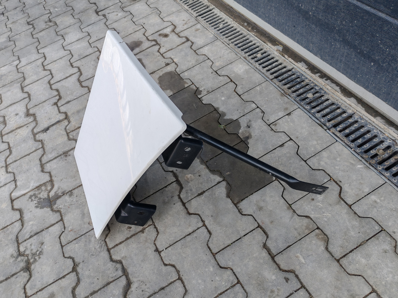 RENAULT RANGE T EURO 6 / HIGH CAB / RIGHT SPOILER EXTENDER - Аэродинамика/ Спойлеры: фото 3 RENAULT RANGE T EURO 6 / HIGH CAB / RIGHT SPOILER EXTENDER - Аэродинамика/ Спойлеры: фото 3