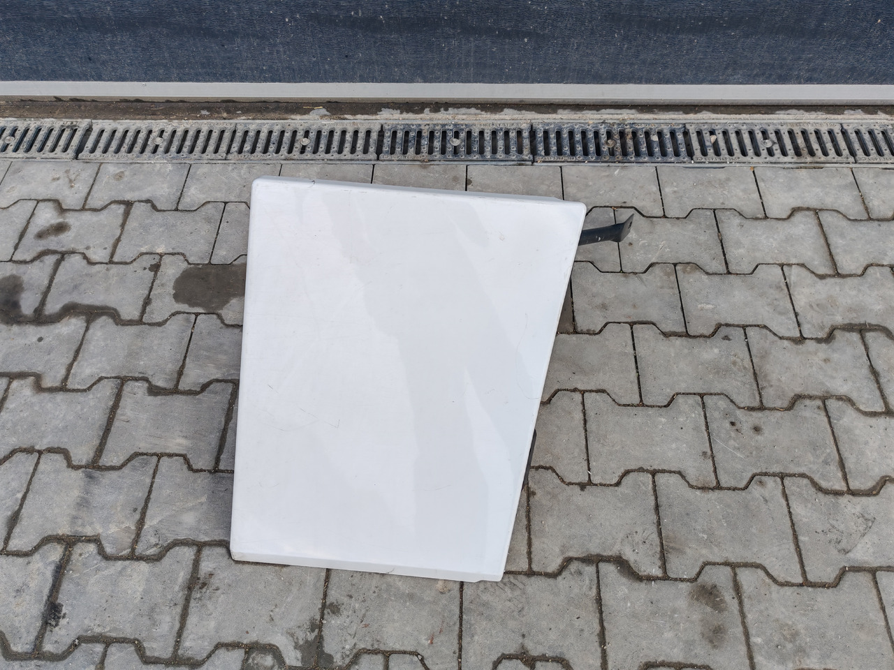 RENAULT RANGE T EURO 6 / HIGH CAB / RIGHT SPOILER EXTENDER - Аэродинамика/ Спойлеры: фото 2 RENAULT RANGE T EURO 6 / HIGH CAB / RIGHT SPOILER EXTENDER - Аэродинамика/ Спойлеры: фото 2