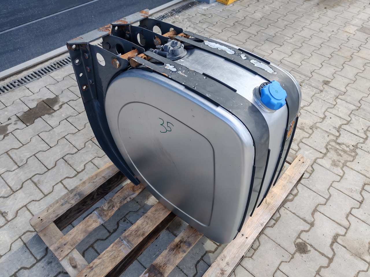 VOLVO RENAULT / COMPLETE ADBLUE TANK / 21065425 - Бак для AdBlue: фото 3 VOLVO RENAULT / COMPLETE ADBLUE TANK / 21065425 - Бак для AdBlue: фото 3