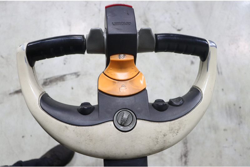 Crown SHR5520-1.13 - Штабелер: фото 3 Crown SHR5520-1.13 - Штабелер: фото 3