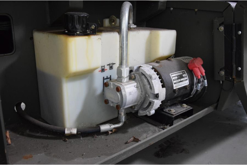 Ножничный подъемник JLG M3369: фото 10