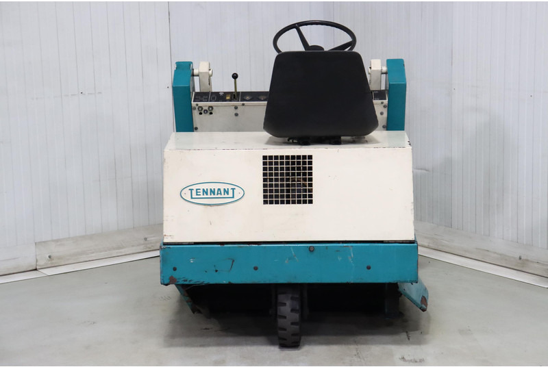 TENNANT 200E - Промышленная подметальная машина: фото 5 TENNANT 200E - Промышленная подметальная машина: фото 5