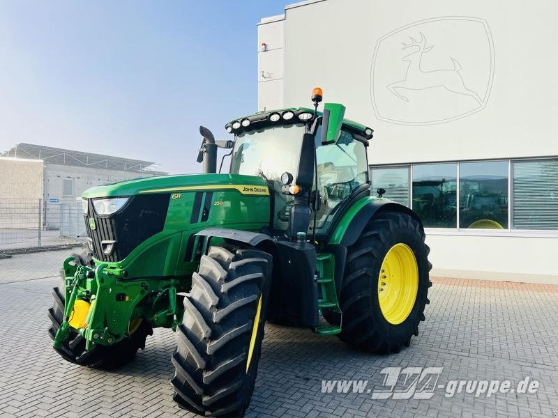 John Deere 6R 250 - Трактор: фото 2 John Deere 6R 250 - Трактор: фото 2