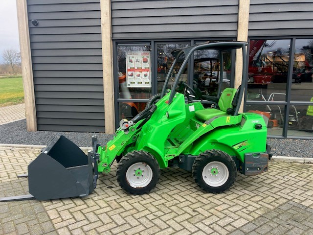 AVANT 420 loader - Компактный фронтальный погрузчик: фото 3 AVANT 420 loader - Компактный фронтальный погрузчик: фото 3
