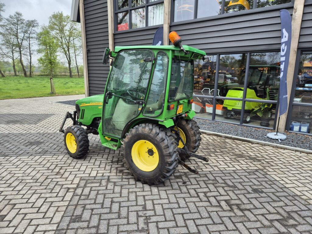 JOHN DEERE 2520 - Минитрактор: фото 3 JOHN DEERE 2520 - Минитрактор: фото 3